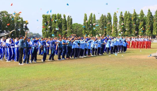 Lanud Adisutjipto Pecahkan Rekor MURI Menerbangkan Pesawat Kertas Secara Serentak dalam Rangkaian Dirgantara Fair 2025