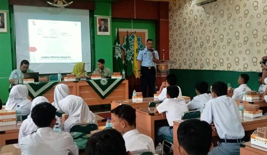 Lanud Adisutjipto dan Bakesbangpol DIY Sosialisasikan Bhineka Tunggal Ika di SMK Muhammadiyah 1 Bantul