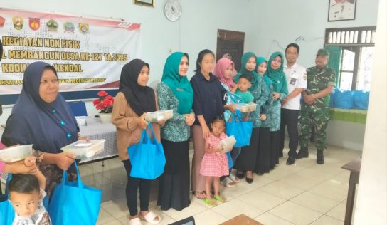 Libatkan TP PKK Kendal, Satgas TMMD serahkan Bantuan Untuk Bayi Resiko Stunting