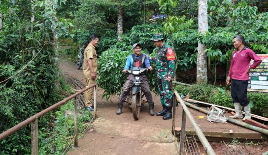Tinjau Pengerjaan Jembatan di Dusun Tempuran, Dansatgas Pastikan Rampung Tepat Waktu