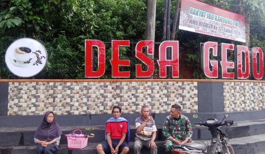 Kedekatan warga dengan Anggota Satgas Sangat Nampak Di TMMD Gedong