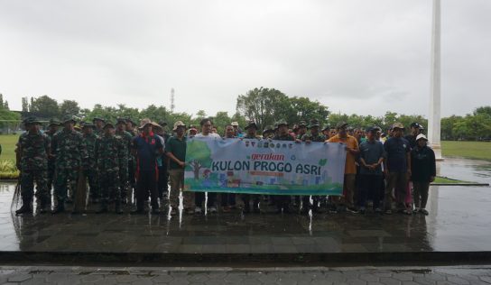 Kodim 0731/Kulon Progo Ikuti Pembersihan Alun Alun Wates