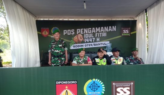 Babinsa Kasihan Kodim 0729/Bantul Laksanakan Pengamanan Arus Mudik di Perempatan Madukismo
