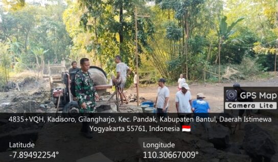 Babinsa Kodim 0729/Bantul Laksanakan Pembangunan Jembatan Garuda di Guwosari