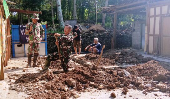 HARAPAN BERWARNA WARNA – SATGAS TMMD BERSAMA WARGA BANGUN RTLH MILIK IBU WAGINEM DI KULON PROGO