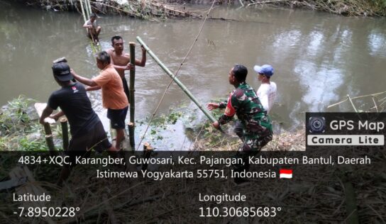 Babinsa Guwosari Laksanakan Pembangunan Jembatan Garuda di Dusun Santan