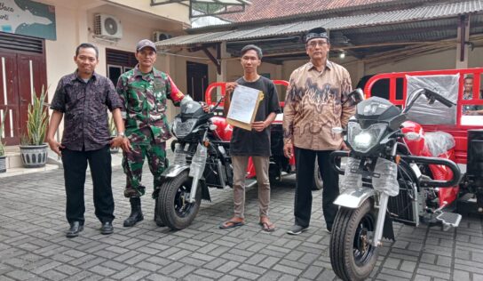 Babinsa Trimurti Dampingi Penerimaan Bantuan Motor Roda Tiga untuk Operasional KDKMP