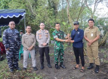 Dandim 0729/Bantul ikuti Penanaman Mangrove Serentak di Pantai Baros