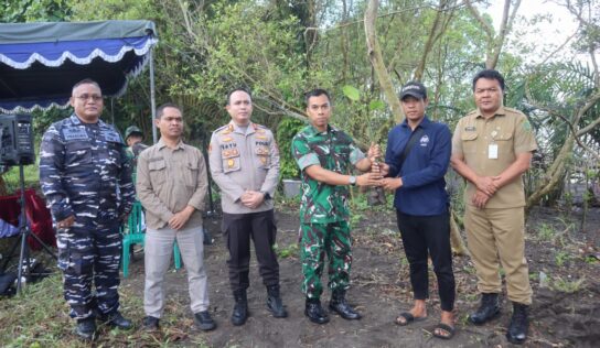 Dandim 0729/Bantul ikuti Penanaman Mangrove Serentak di Pantai Baros