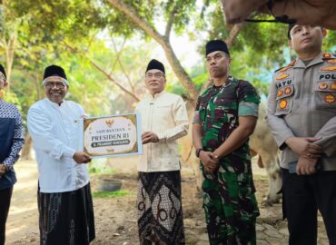 Dandim 0729/Bantul Hadiri Serah Terima Hewan Qurban Bantuan Presiden RI di Masjid Agung Manunggal Bantul