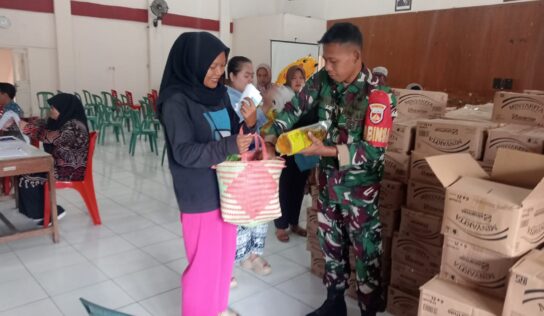 Babinsa Potorono Dampingi Penyaluran Bantuan Sosial
