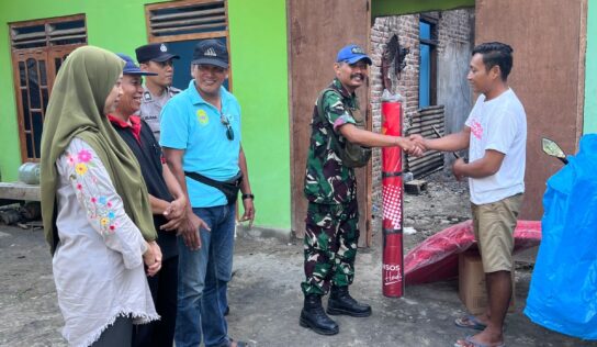 Babinsa Koramil 15/Pandak Bantu Penyaluran Bantuan Korban Kebakaran