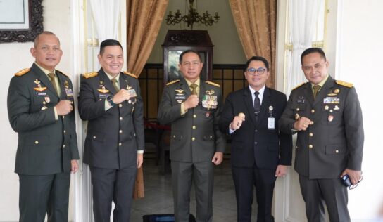 Pangdam IV/Diponegoro Dampingi Panglima TNI pada Prasetya Perwira Diktukpa TNI Integratif dan Kunjungan ke Museum Bersejarah