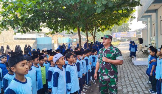 Babinsa Wirokerten Tanamkan Semangat Bela Negara kepada Siswa SD Telaga Ilmu