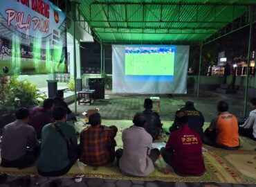 Semangat Kebersamaan Warnai Nobar Prancis vs Inggris di Koramil Jajaran Kodim 0729/Bantul