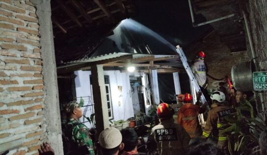 Danramil Sewon Bersama Kapolsek Salurkan Bantuan untuk Korban Kebakaran di Panggungharjo